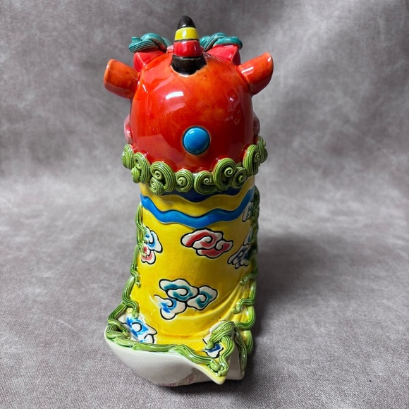 Vintage Porcelain Chinese Lion Dance Statue - Signed -In original Box - Picture 5 of 12